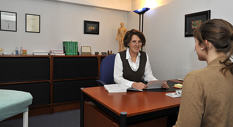 Sprechzimmer der TCM-Praxis Dr. Susanne Kürten